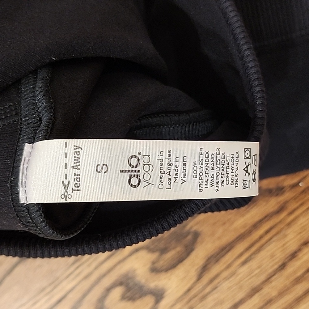 ALO Yoga Black Activewear 3" Shorts - Picture 4 of 4